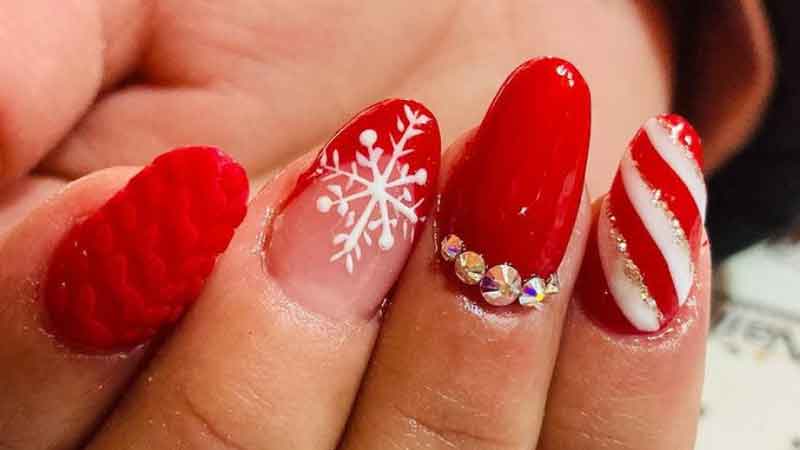 Uñas decoradas para Navidad color rojo
